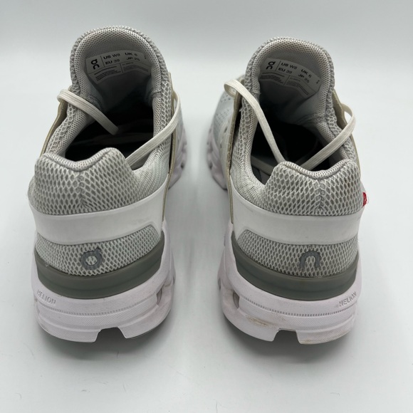 On Running Athletic Shoes in Gray and White - Picture 4 of 11